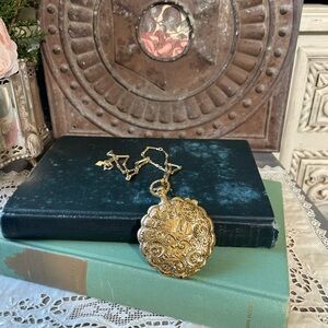 Vintage Sarah Coventry gold Edwardian inspired glass frt locket pendant necklace